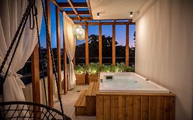 Senaon Urban Living Euphoria With Jacuzzi